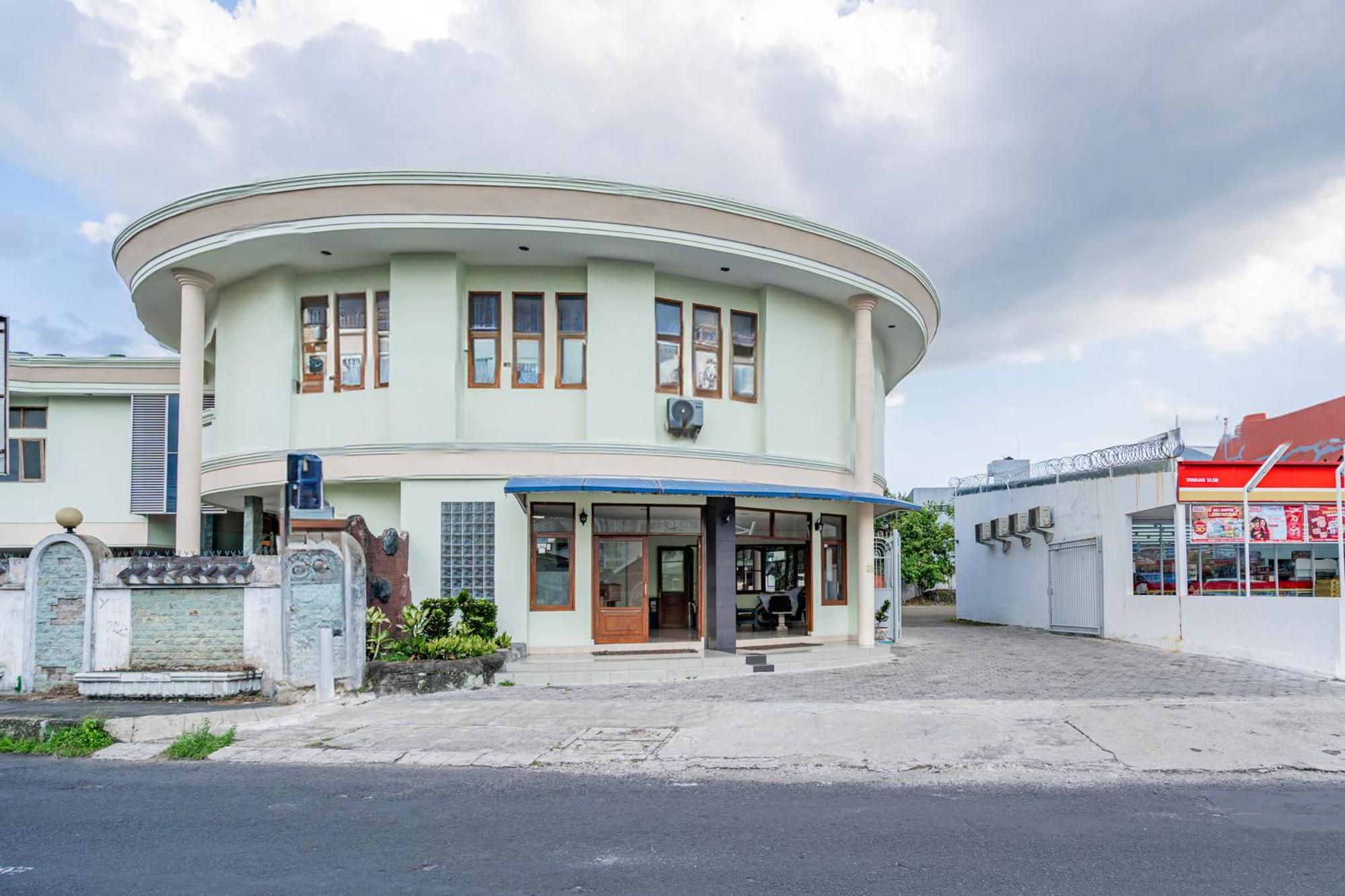 Collection O Tasikmalaya Near Stadium Wiradadaha Formerly Hotel Abadi Екстер'єр фото