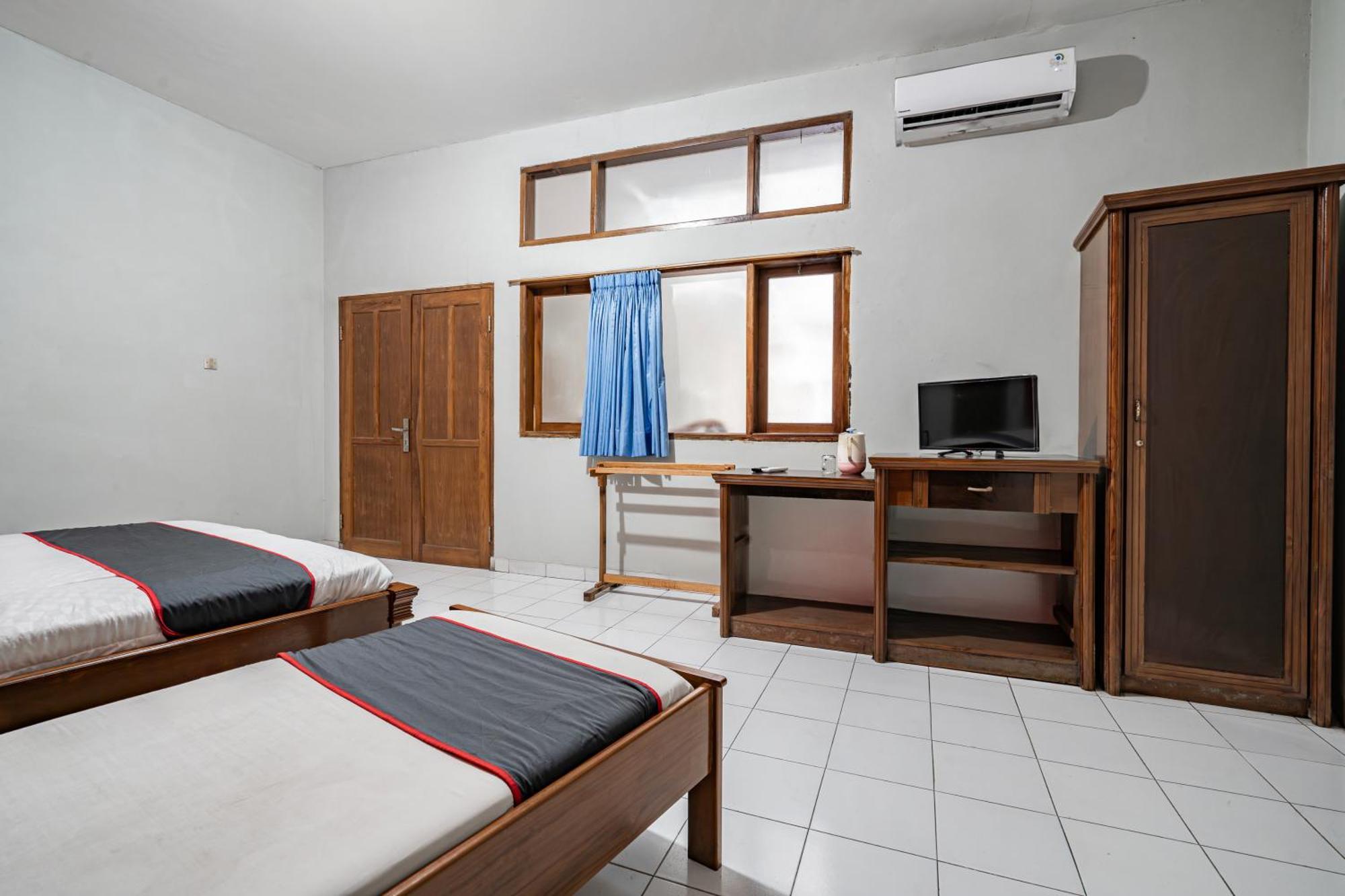 Collection O Tasikmalaya Near Stadium Wiradadaha Formerly Hotel Abadi Екстер'єр фото
